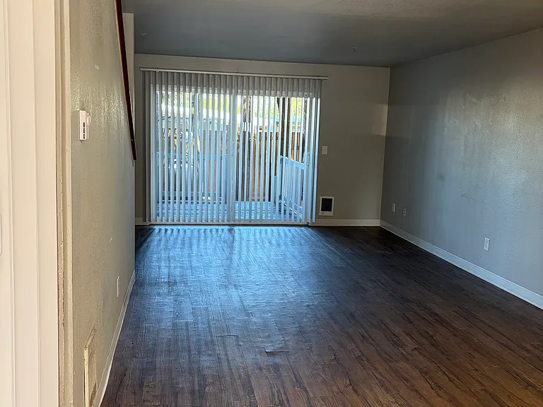 341 Elizabeth St #F — Photo 4