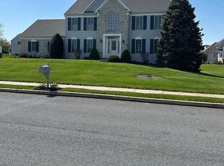 527 Peace Ave, Mount Joy, PA 17552