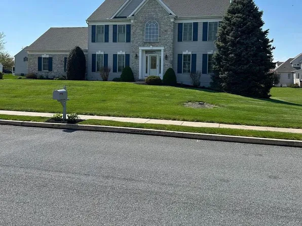 527 Peace Ave, Mount Joy, PA 17552