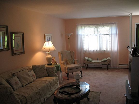 3rd image of 38 Buckingham Ct