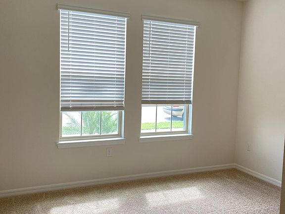 5th image of 16718 Oakboro St