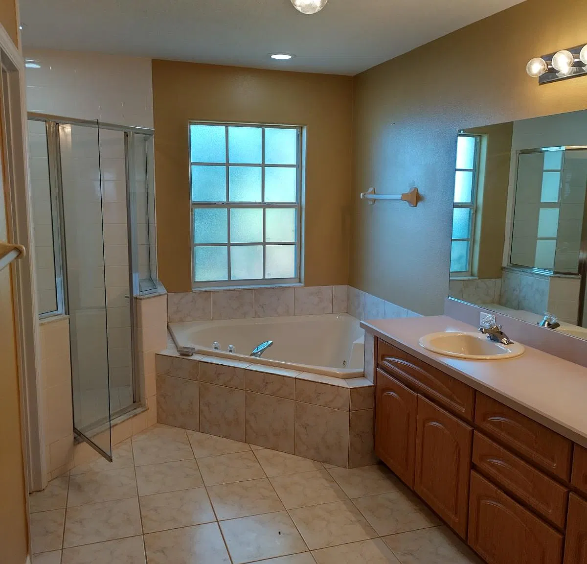 4 bed, 2291 sqft, $2,500 — Photo 4