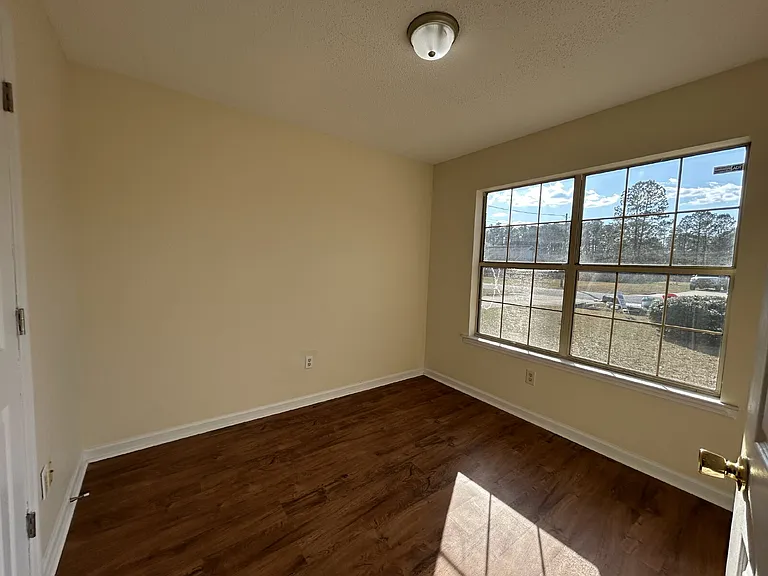 317 Jefferson Cir SE — Photo 9