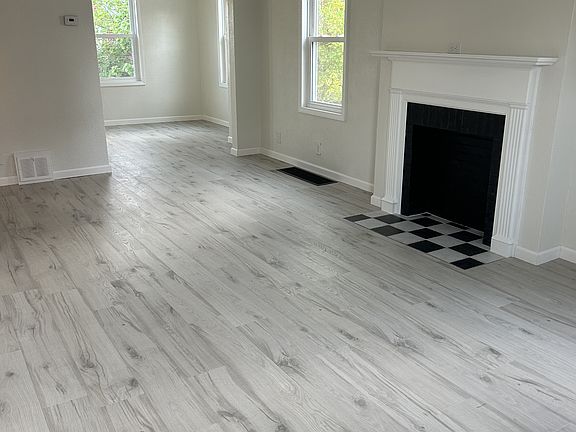 2nd image of 1923 Columbia Ave #1923