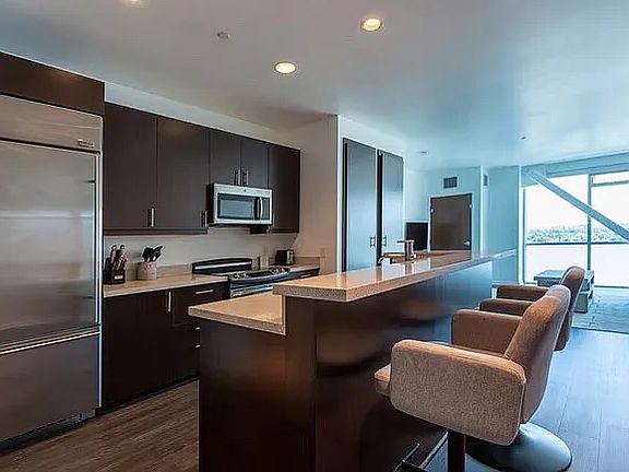 4th image of 8641 Wilshire Blvd #902