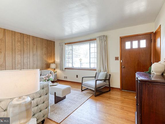 3rd image of 2905 Knoll Acres Dr