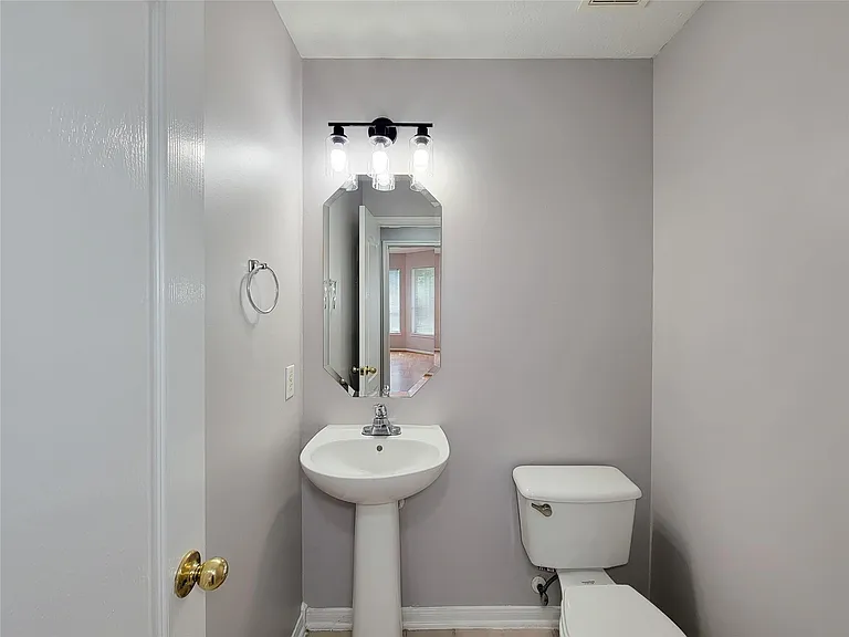 9410 Barretts Glen Ct — Photo 18