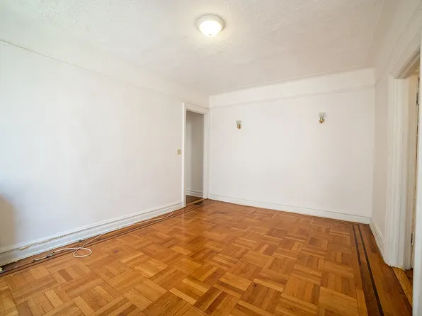 196 Clinton Avenue image 5 of 9