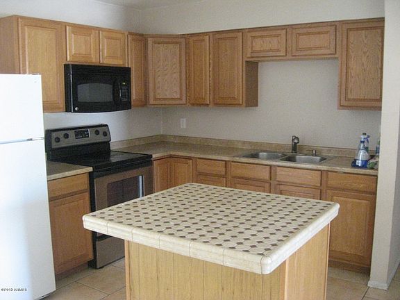 3rd image of 8137 W Earll Dr