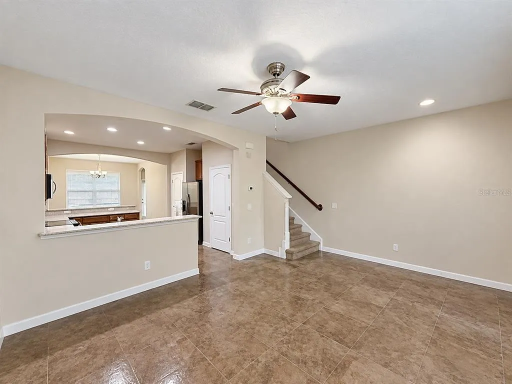 3 bed, 2.5 bath, 1363 sqft, $2,400 — Photo 3