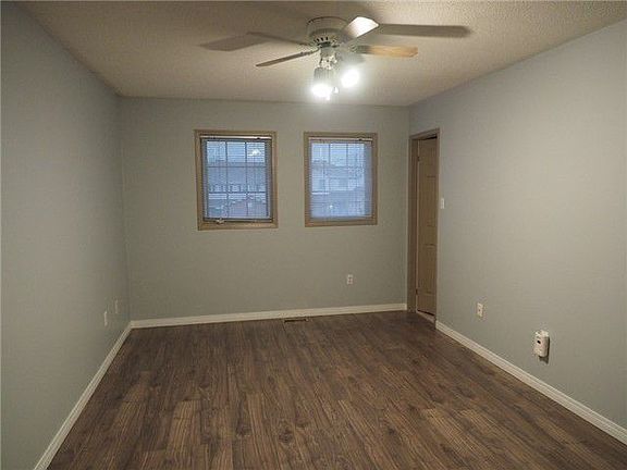 5th image of 50 Leggott Ave