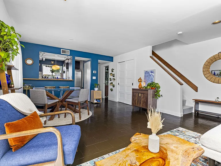 93 Governor Winthrop Rd #7A — Photo 2