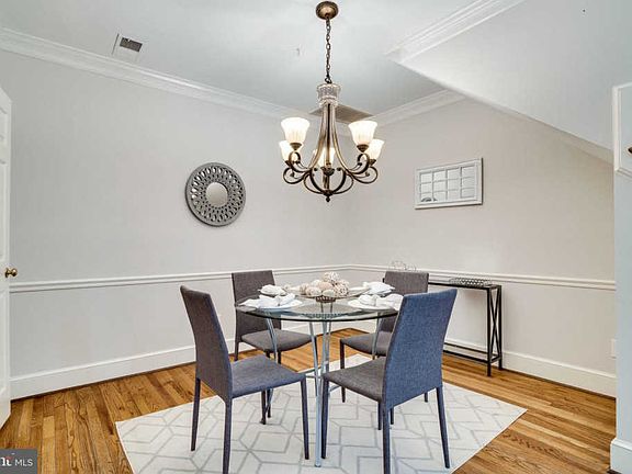 3rd image of 1053 N Stafford St #18B
