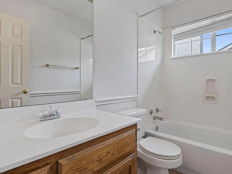 702 Dover Ln — Photo 17