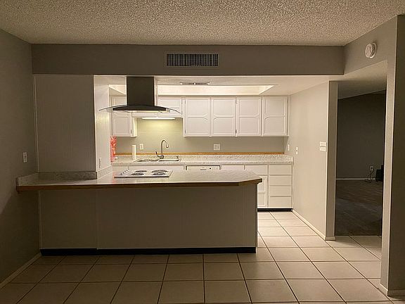 4th image of 5445 E Yale St