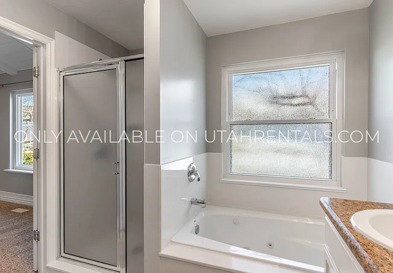 1595 S 50 W — Photo 15