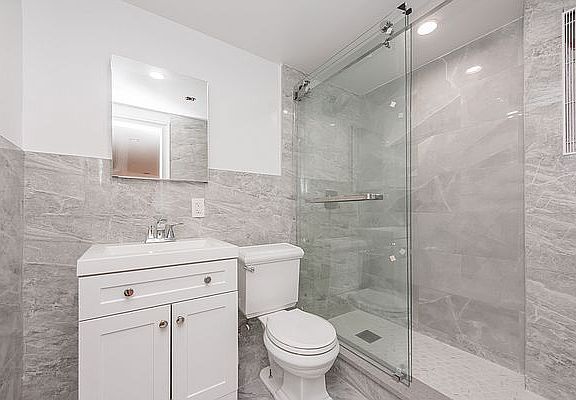 5th image of 215 W 16th St #3FE