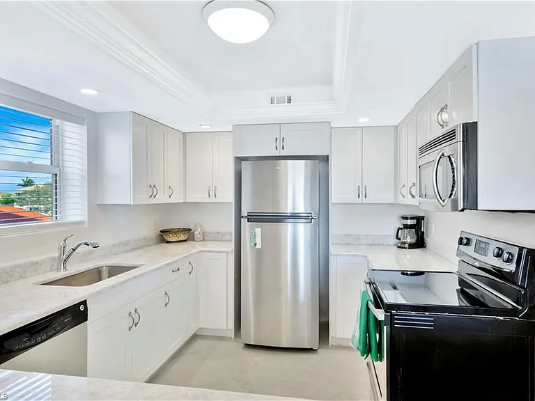 10701 Gulf Shore Dr #302 — Photo 8