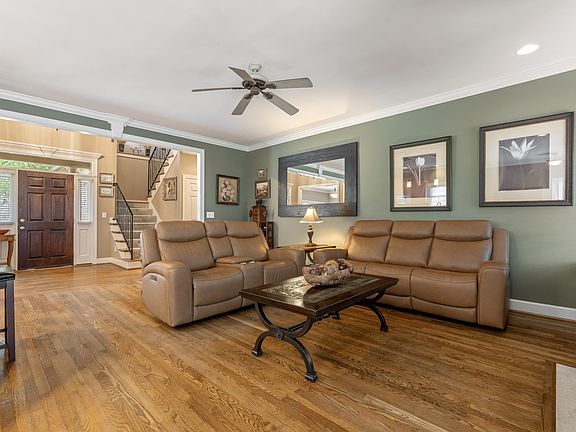 5th image of 116 Greystone Glen Dr