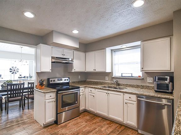 2nd image of 11222 Ashwood Dr