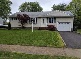 9 N Parkview Ter, Hazlet, NJ 07730