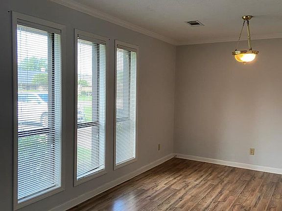 2nd image of 454 Dennis St