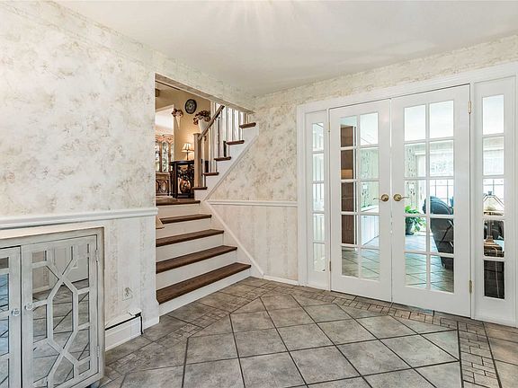 4th image of 65 Judith Ct