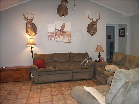 5th image of 1170 Hart Rd