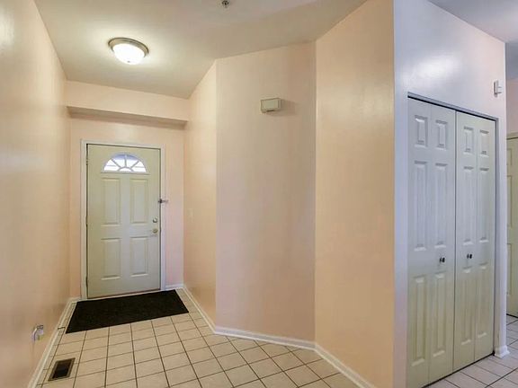 3rd image of 2172 Yale Cir