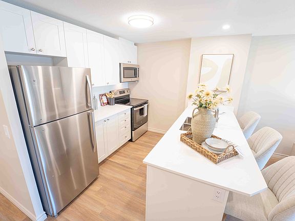 4th image of 75A Fallowfield Dr #1552441