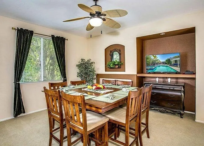 4 bed, 1896 sqft, $5,200 — Photo 3
