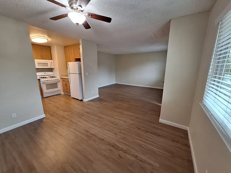 Sea Breeze Apartments for rent in Marina, CA — Photo 17