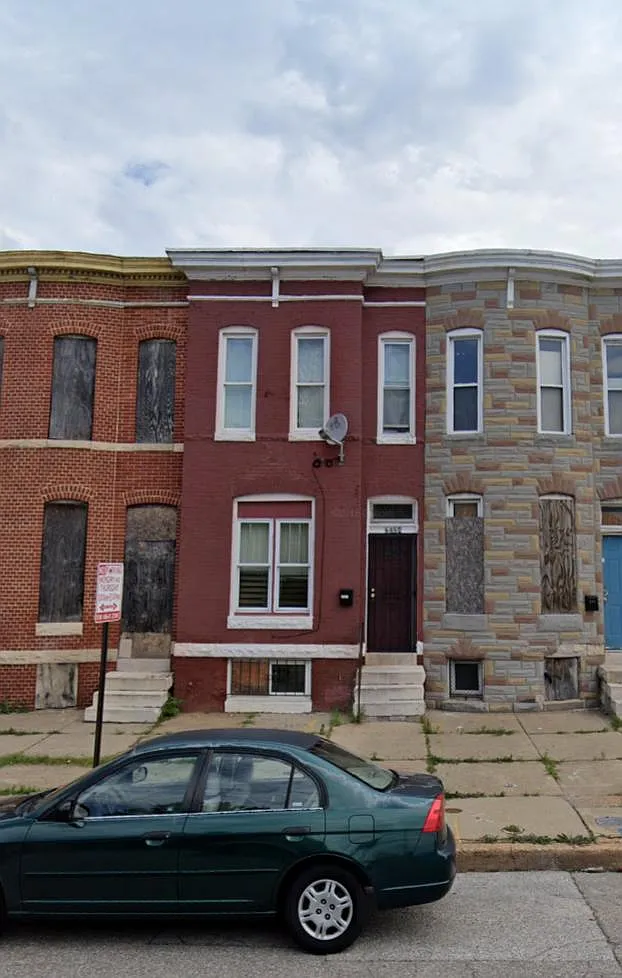 2324 E Federal Street — Photo 1