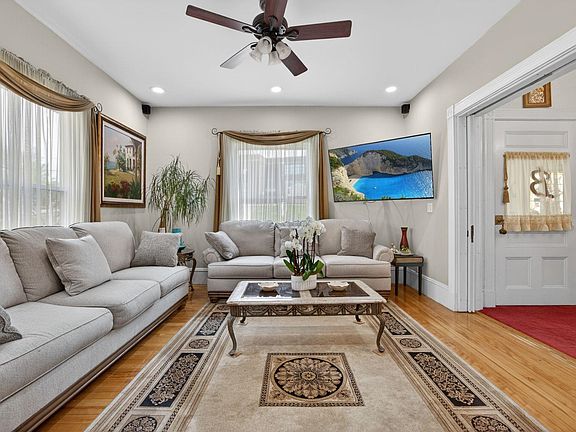 3rd image of 20 Abbott Street
