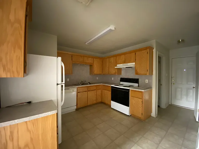 1610 Aztec Trce #B — Photo 3