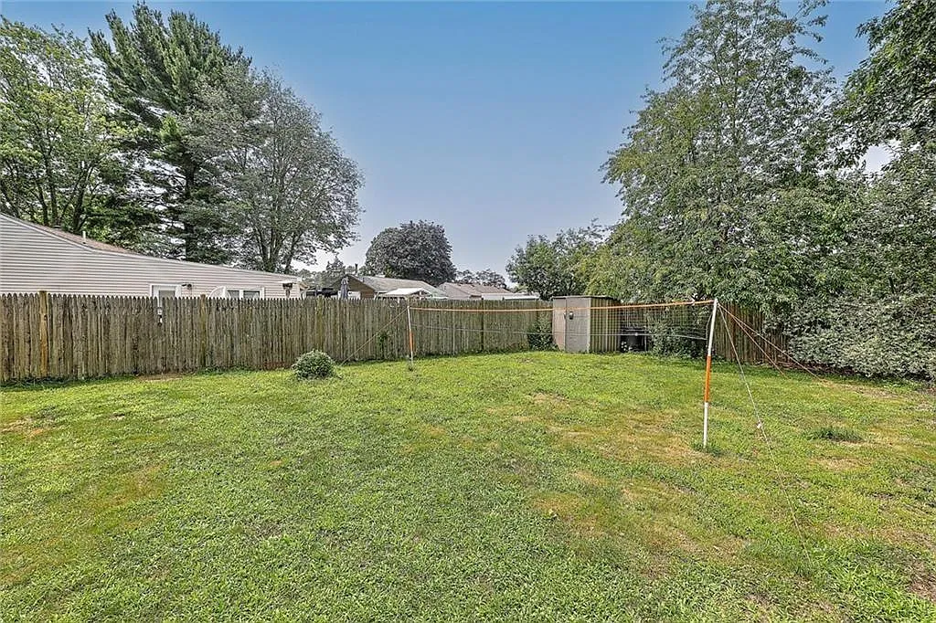 3 bed, 1.0 bath, 875 sqft, $2,800 — Photo 2