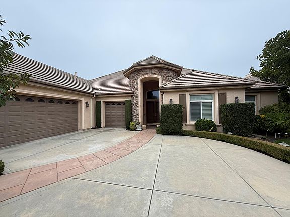 3rd image of 10637 N Lochmoor Ln