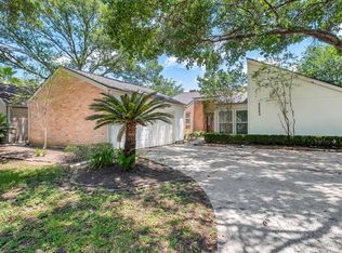 2223 Round Lake Dr, Houston, TX 77077