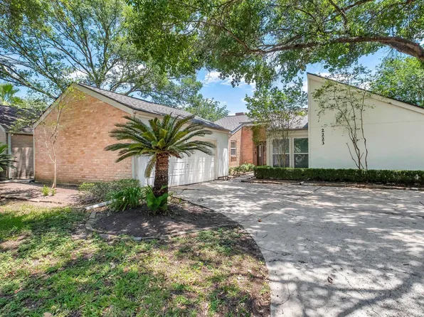 2223 Round Lake Dr, Houston, TX 77077