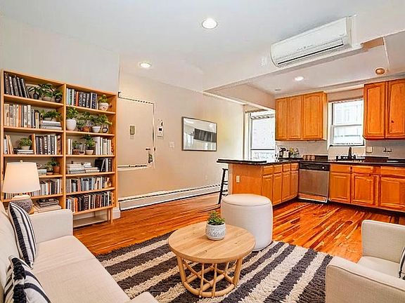 4th image of 105 E 9th St #Penthouse