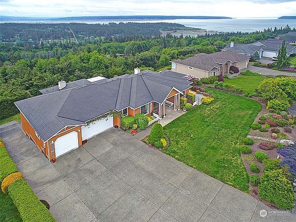 3rd image of 139 Glacier Peak Drive