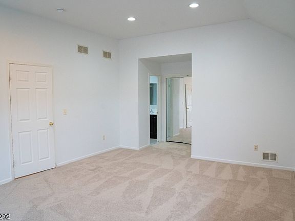 4th image of 172 Clarken Dr