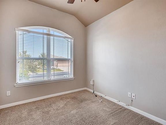 4th image of 18724 Leigh Ln