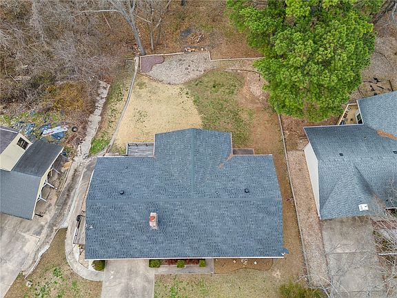 5th image of 19 Elizabeth Dr