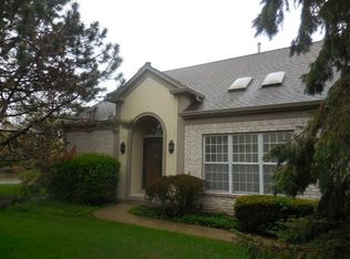 224 W Fox Hill Dr, Buffalo Grove, IL