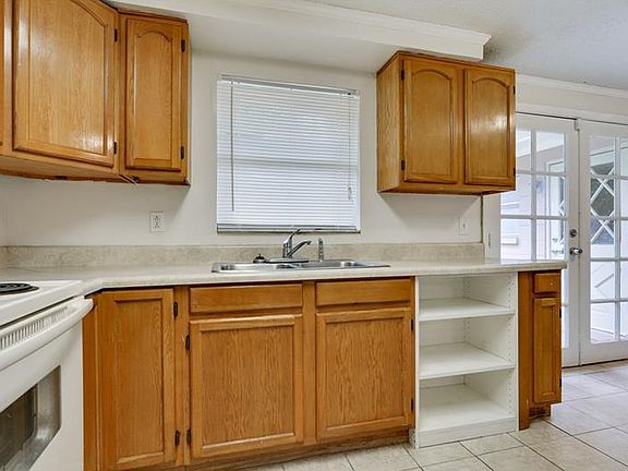 3rd image of 11108 N 22nd St