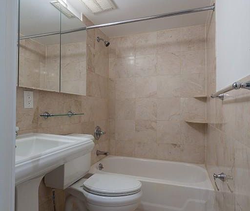 5th image of 52 Barrow St APT 5A