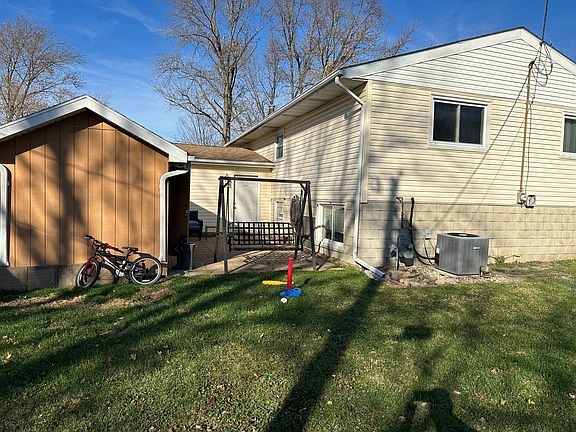 4th image of 863 W 72nd Dr