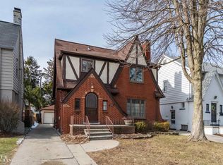 343 McMillan Rd, Grosse Pointe Farms, MI 48236