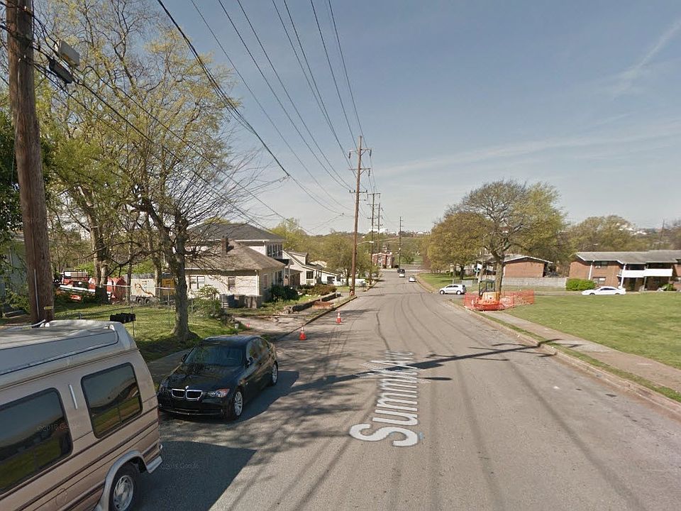 2nd image of 1017 Summit Ave